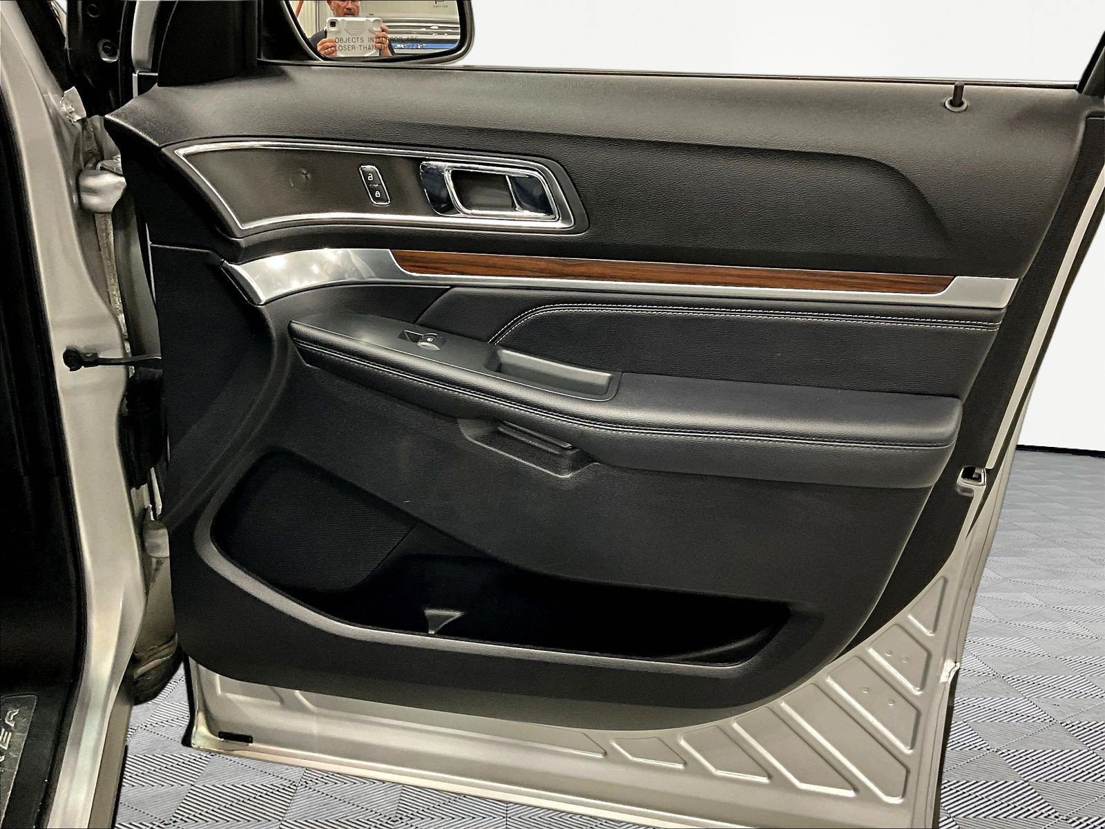 Used 2018 Ford Explorer Limited AWD/4WD image 28