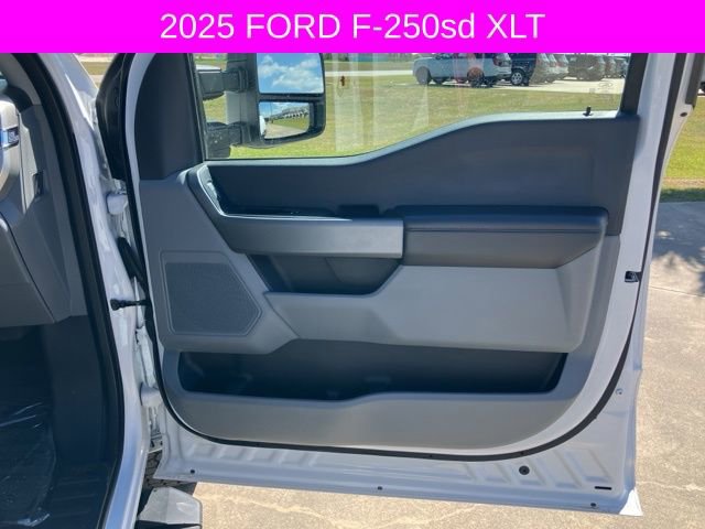 Used 2025 Ford F250 XLT w/ FX4 Off-Road Package image 13