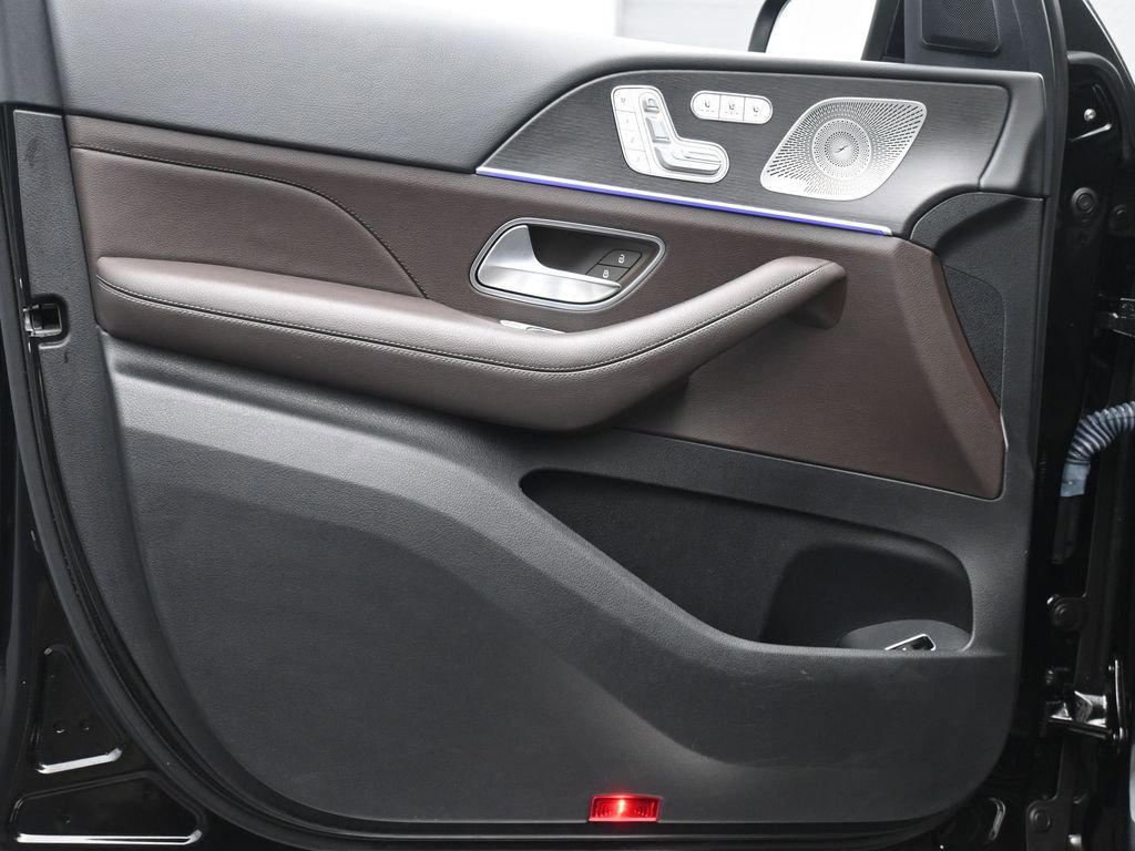 Used 2022 Mercedes-Benz GLS 450 4MATIC w/ Warmth & Comfort Package image 9