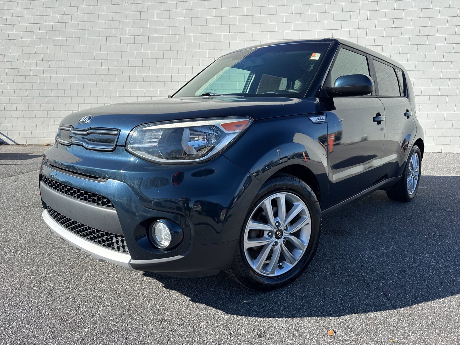 Used 2017 Kia Soul + image 1
