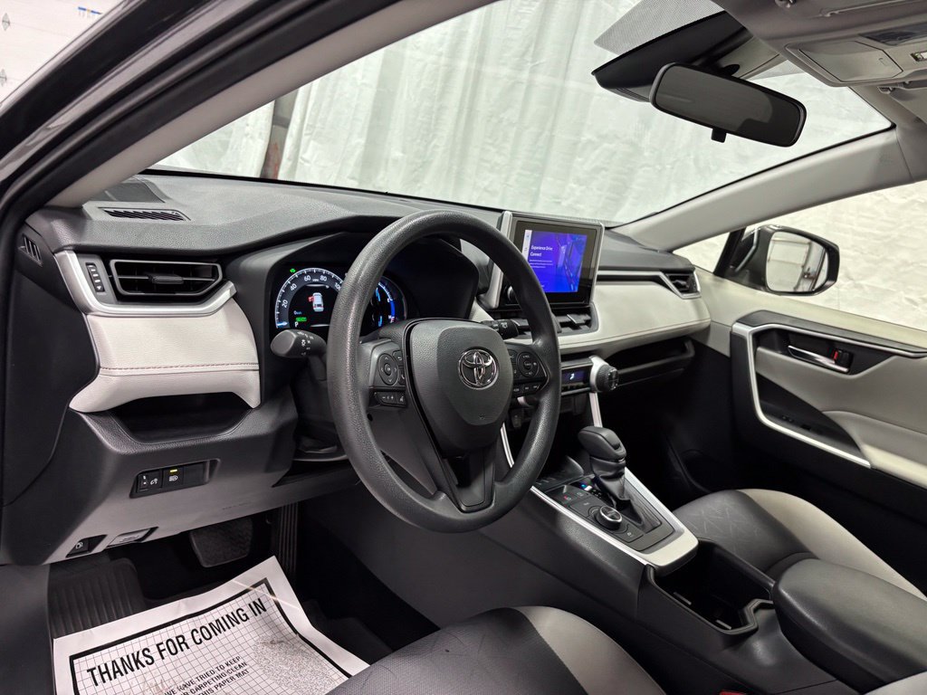 Used 2025 Toyota RAV4 XLE AWD/4WD image 15