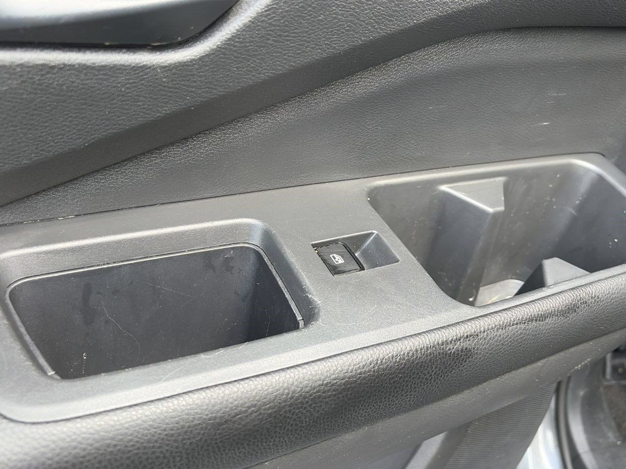 Used 2023 Nissan Pathfinder S FWD image 18