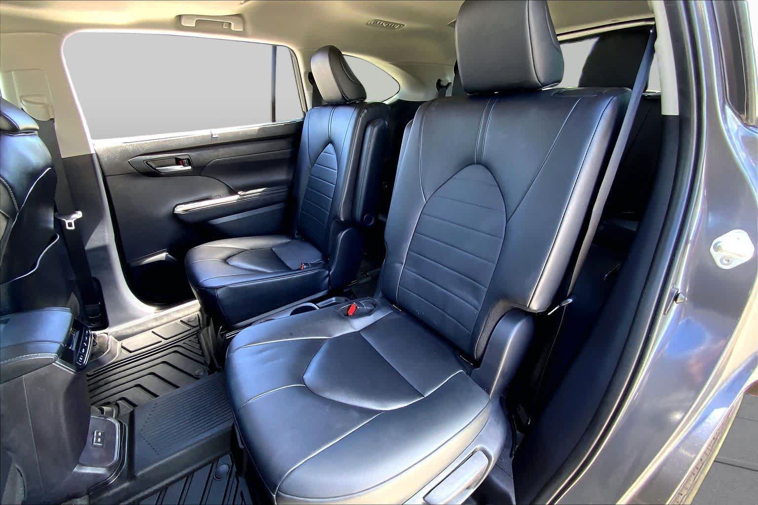 Used 2024 Toyota Highlander XLE FWD image 20