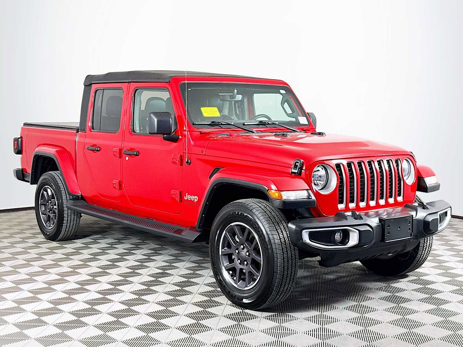 Used 2021 Jeep Gladiator Overland image 3