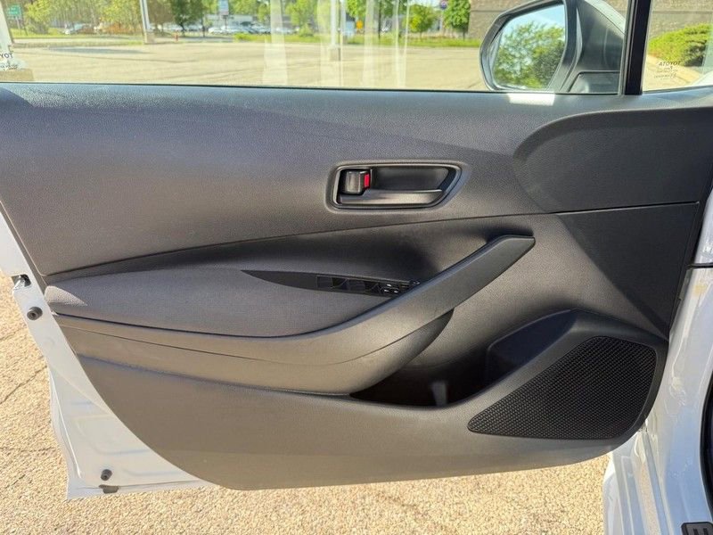 Used 2025 Toyota Corolla LE FWD image 19