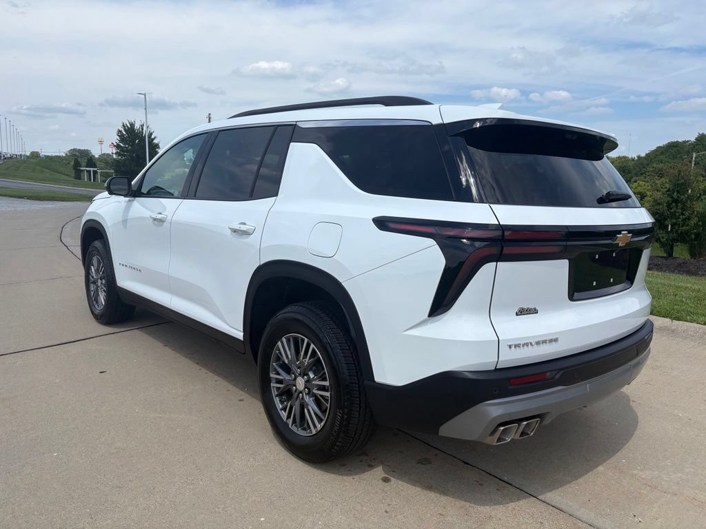 Used 2026 Chevrolet Traverse LT w/ Driver Confidence Package FWD image 4