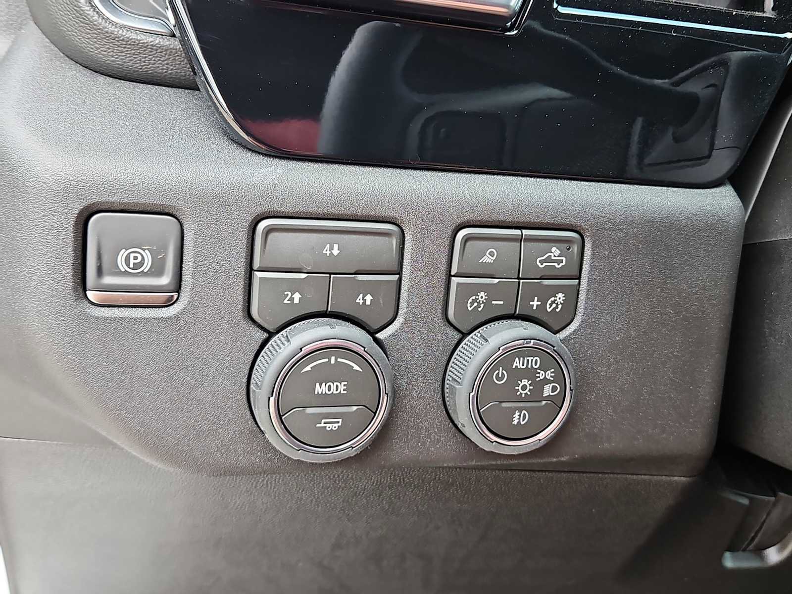 New 2026 Chevrolet Silverado 2500 LT w/ Z71 Chrome Sport Edition AWD/4WD image 24