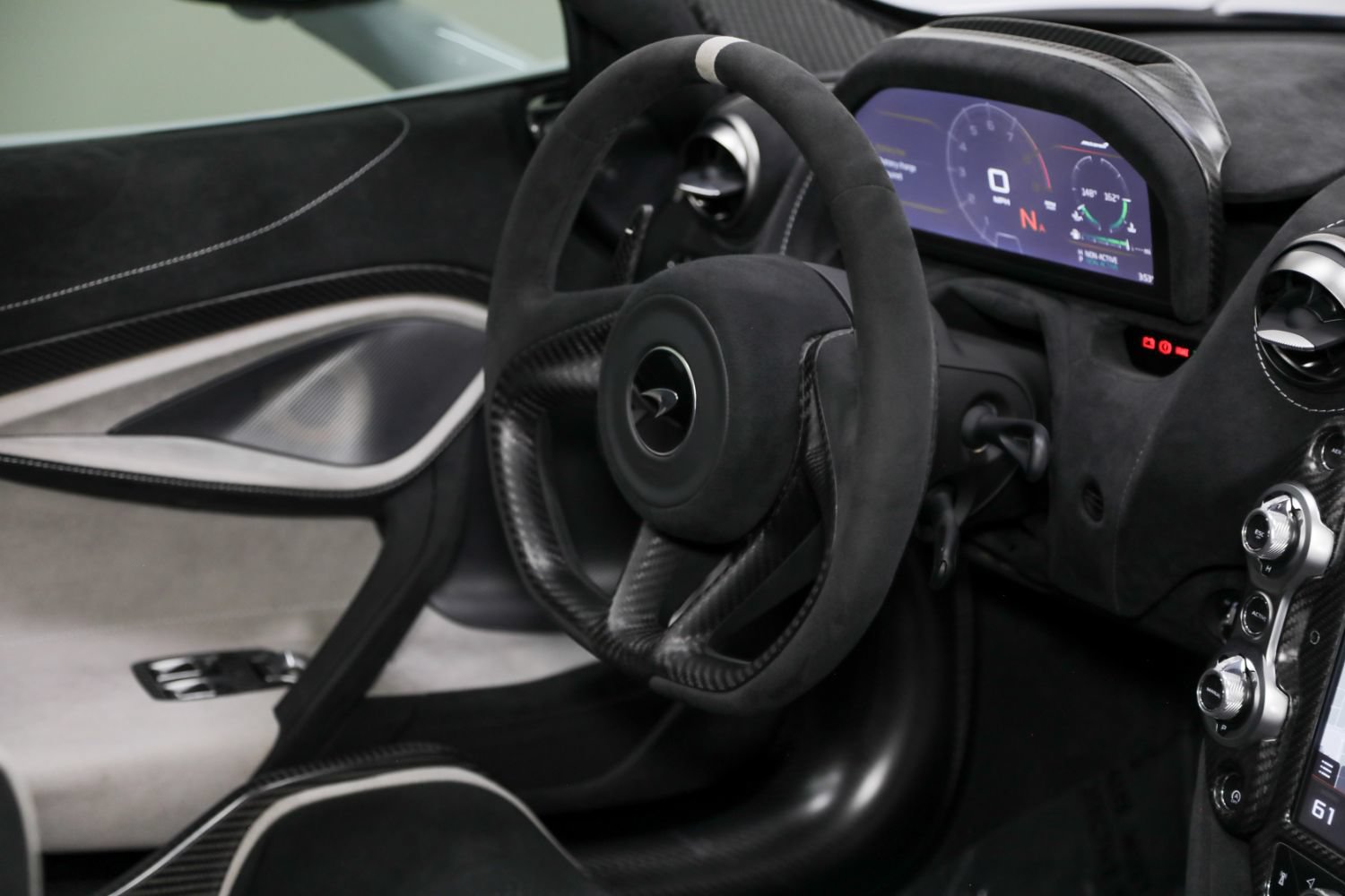 Used 2022 McLaren 765LT RWD image 36