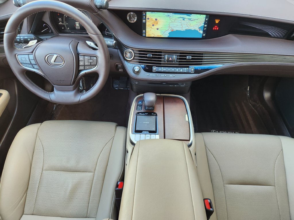 Used 2020 Lexus LS 500 w/ Accessory Package (Z2) RWD image 27