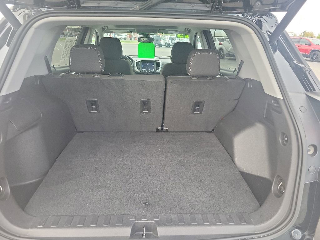Used 2023 GMC Terrain SLE w/ Driver Convenience Package FWD image 8