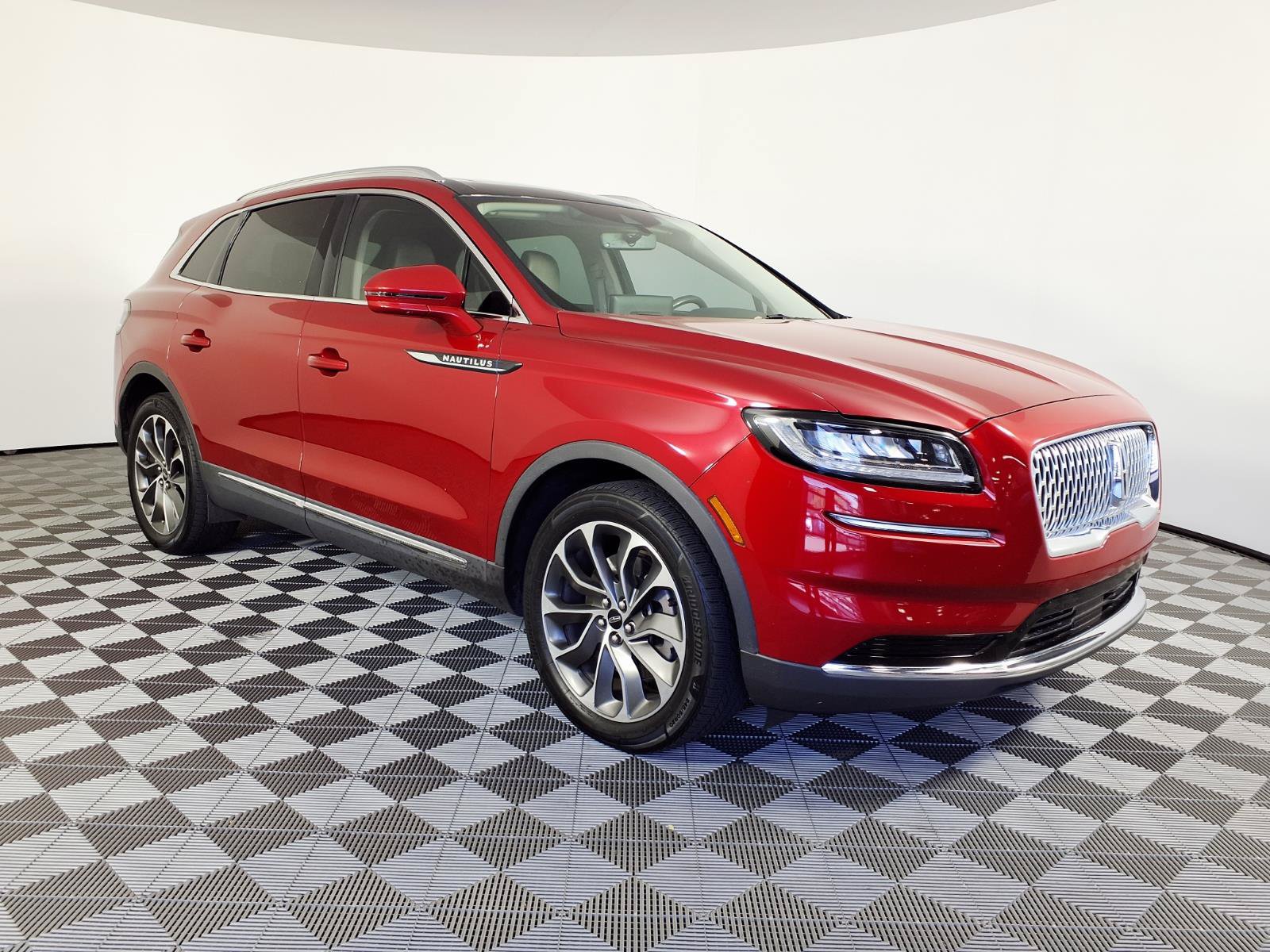 Used 2021 Lincoln Nautilus Reserve AWD/4WD image 3