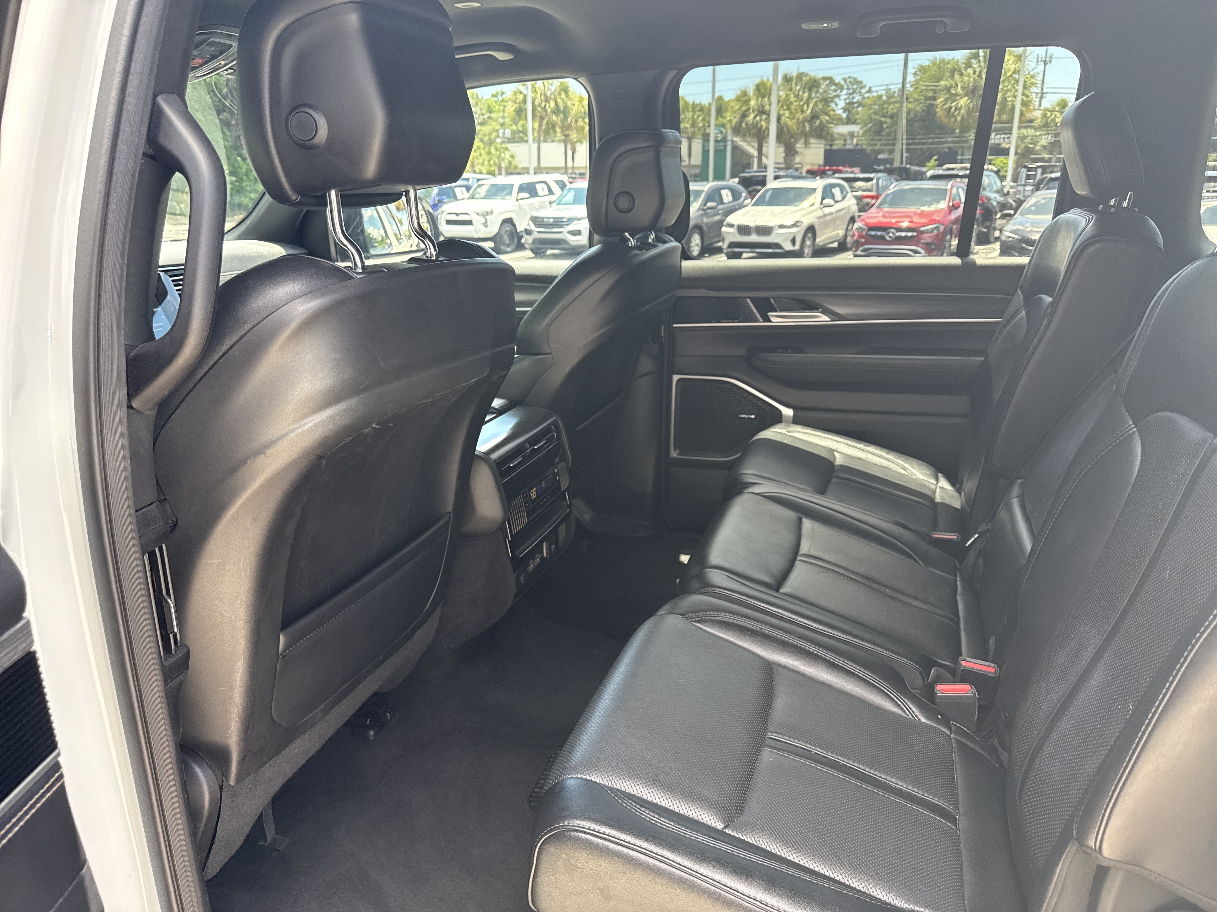 Used 2024 Jeep Wagoneer Series II w/ Flexible Seating Group RWD image 11