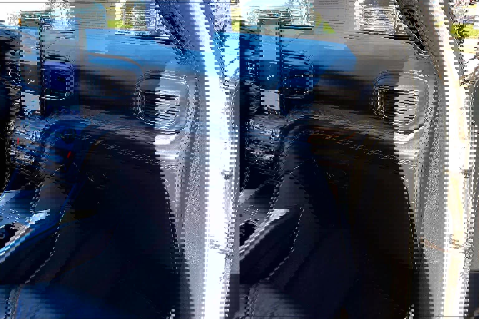 Used 2020 Ford Explorer Platinum w/ Premium Technology Package image 33