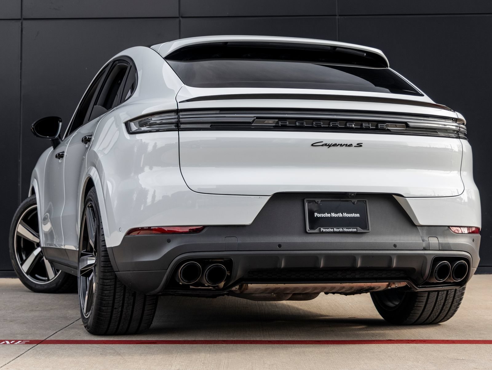 Certified 2025 Porsche Cayenne S AWD/4WD image 3