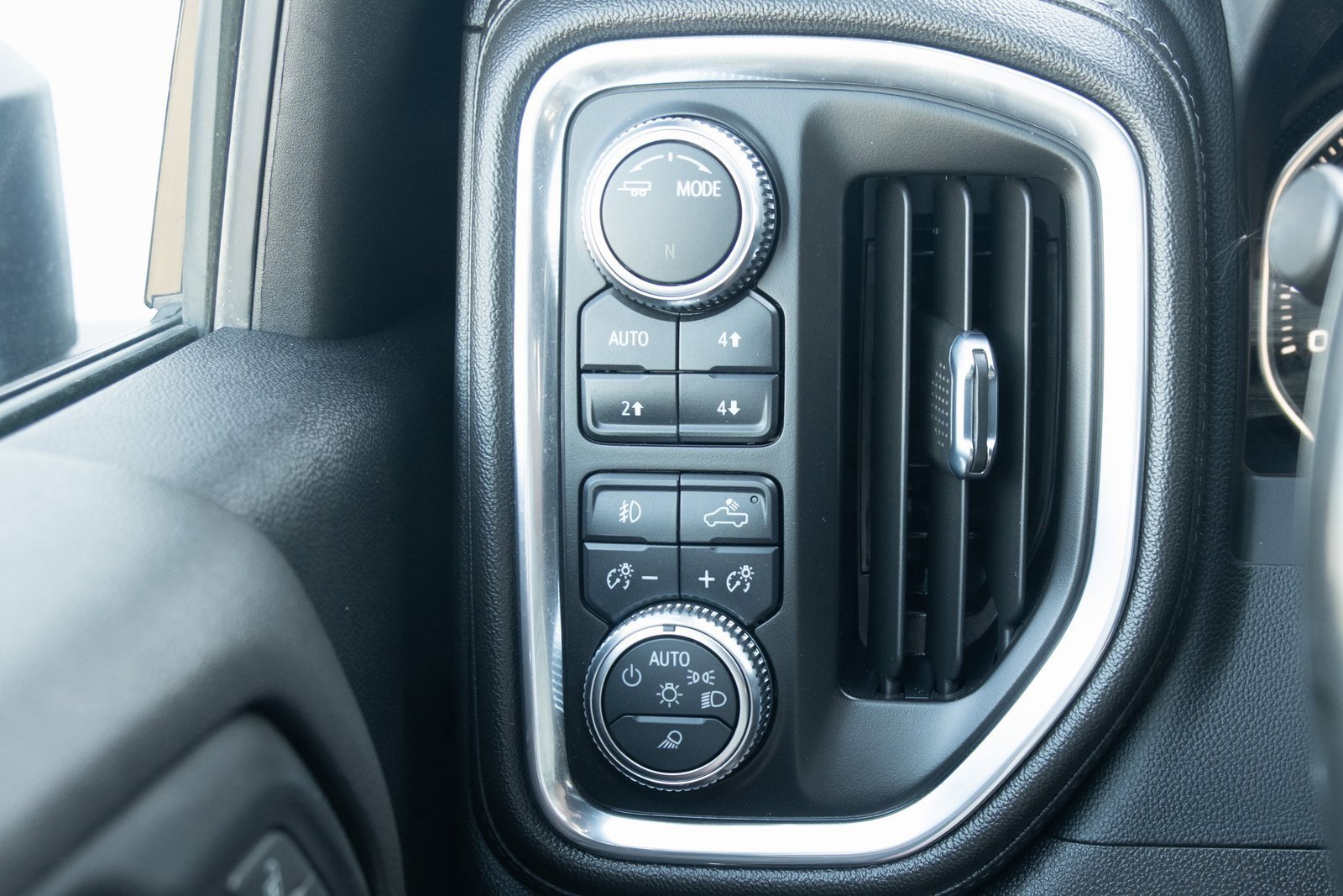 Used 2023 GMC Sierra 3500 SLT w/ SLT Preferred Package image 11