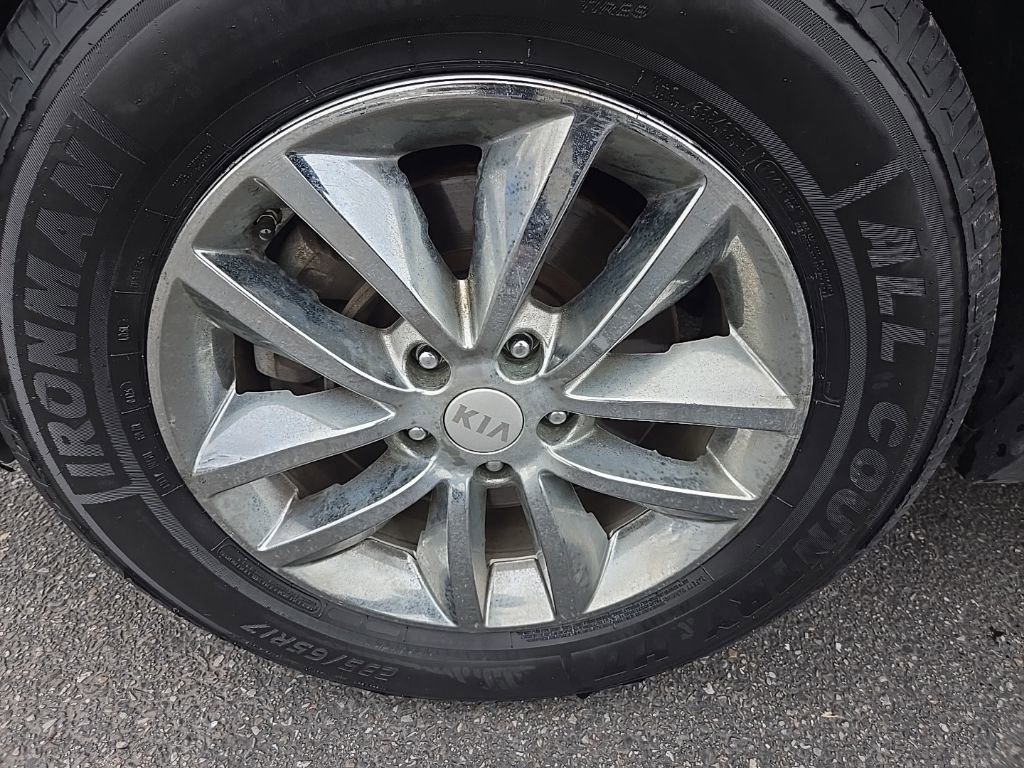 Used 2017 Kia Sorento LX image 40