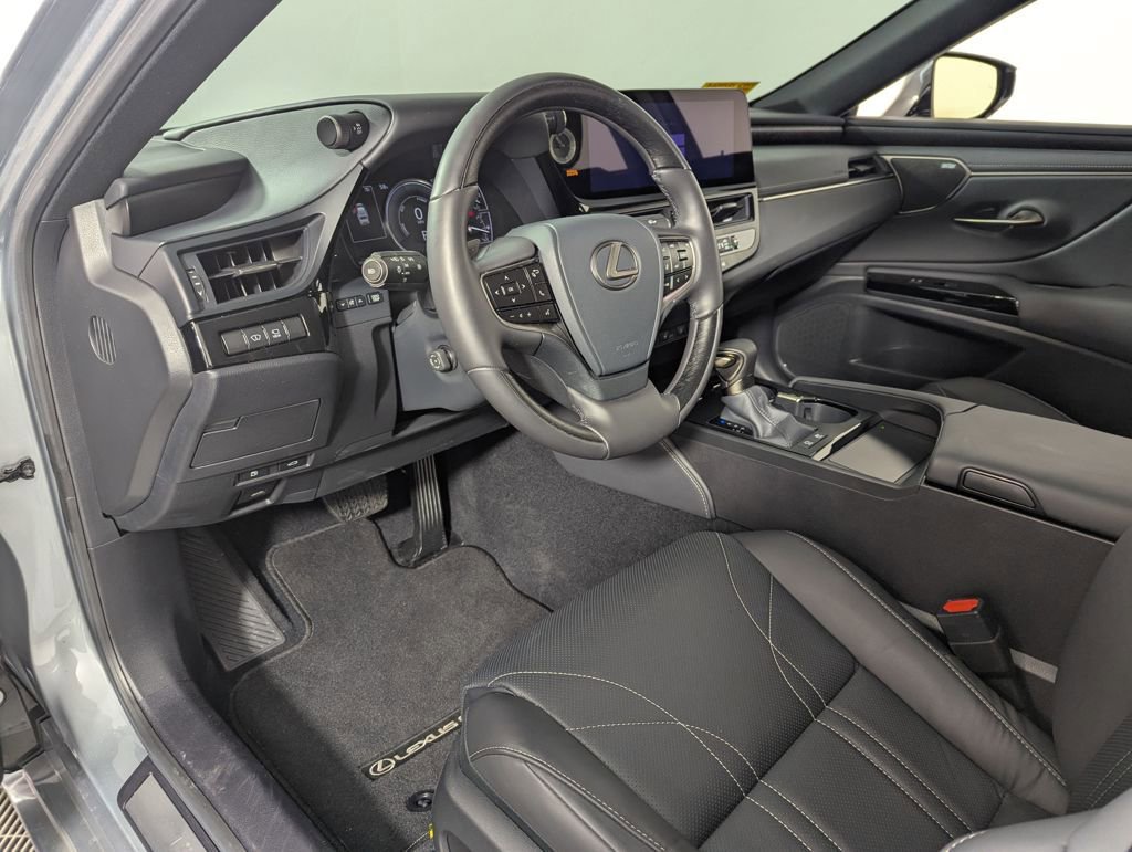 Used 2025 Lexus ES 300h Ultra Luxury w/ Accessory Package (Z1) image 20