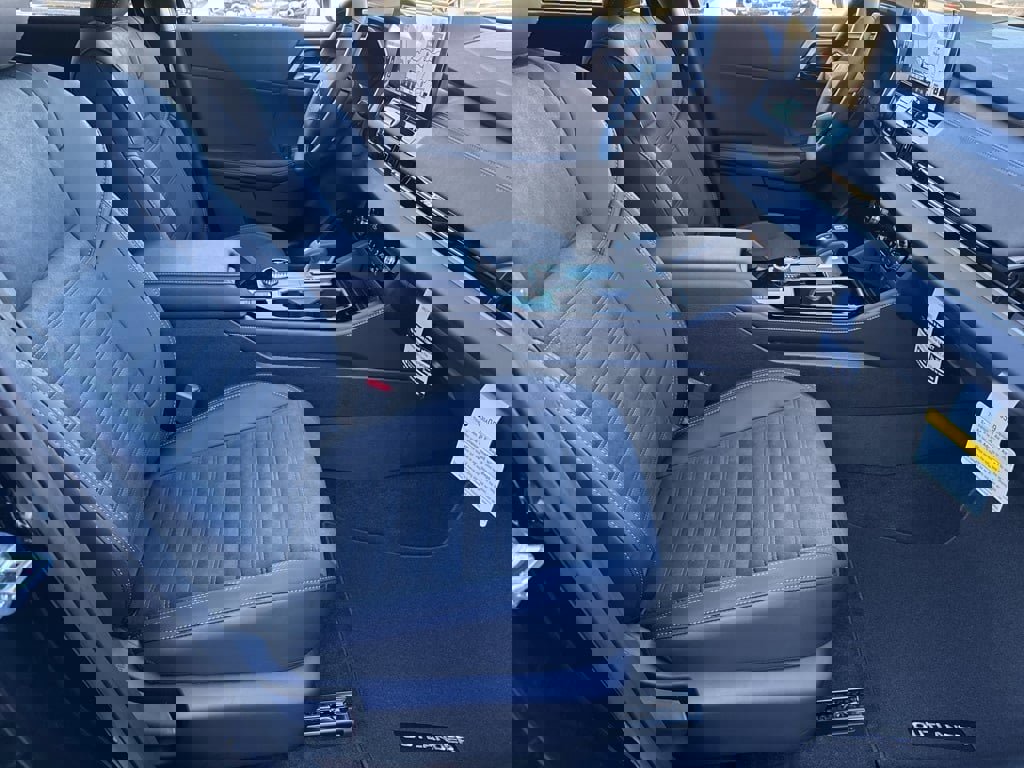 New 2025 Mitsubishi Outlander SE image 24