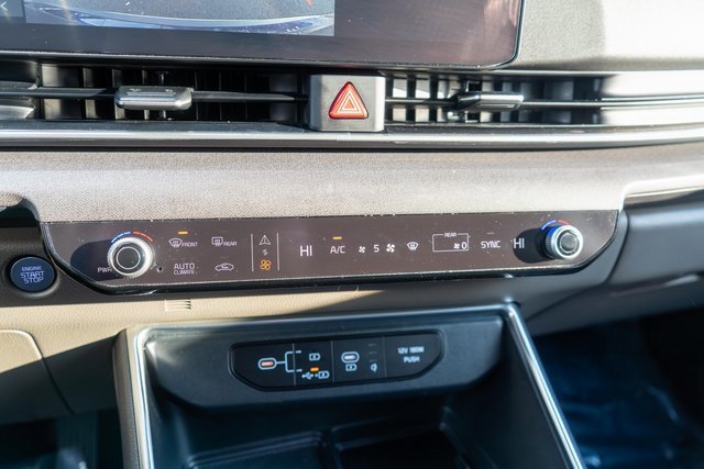 Used 2025 Kia Carnival EX image 38