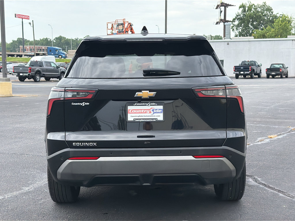 Used 2025 Chevrolet Equinox LT FWD image 8
