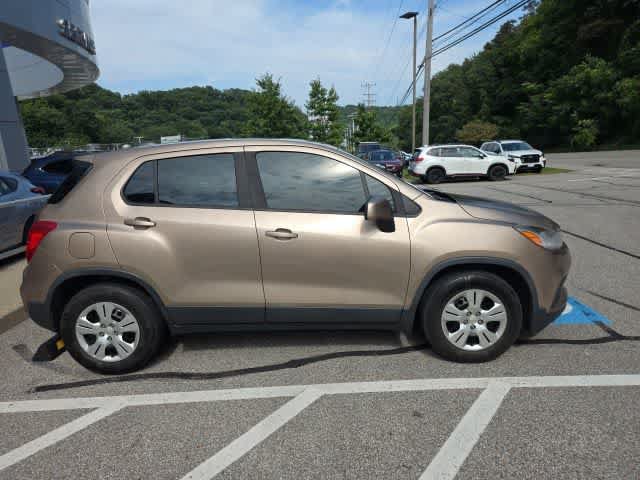 Used 2018 Chevrolet Trax LS FWD image 4