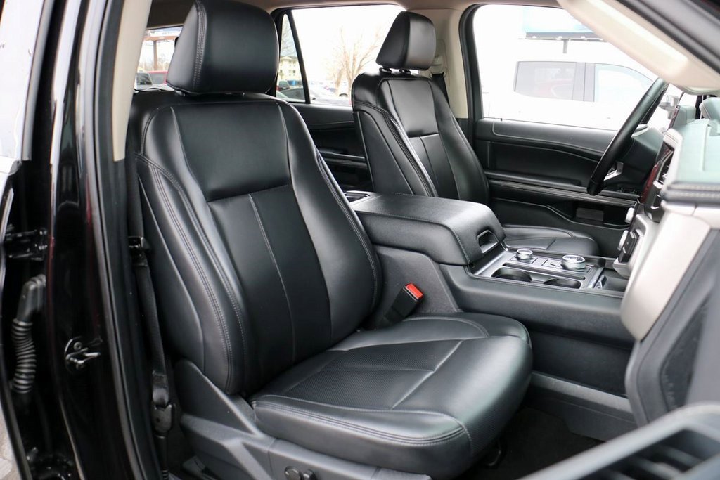 Used 2024 Ford Expedition XLT image 32