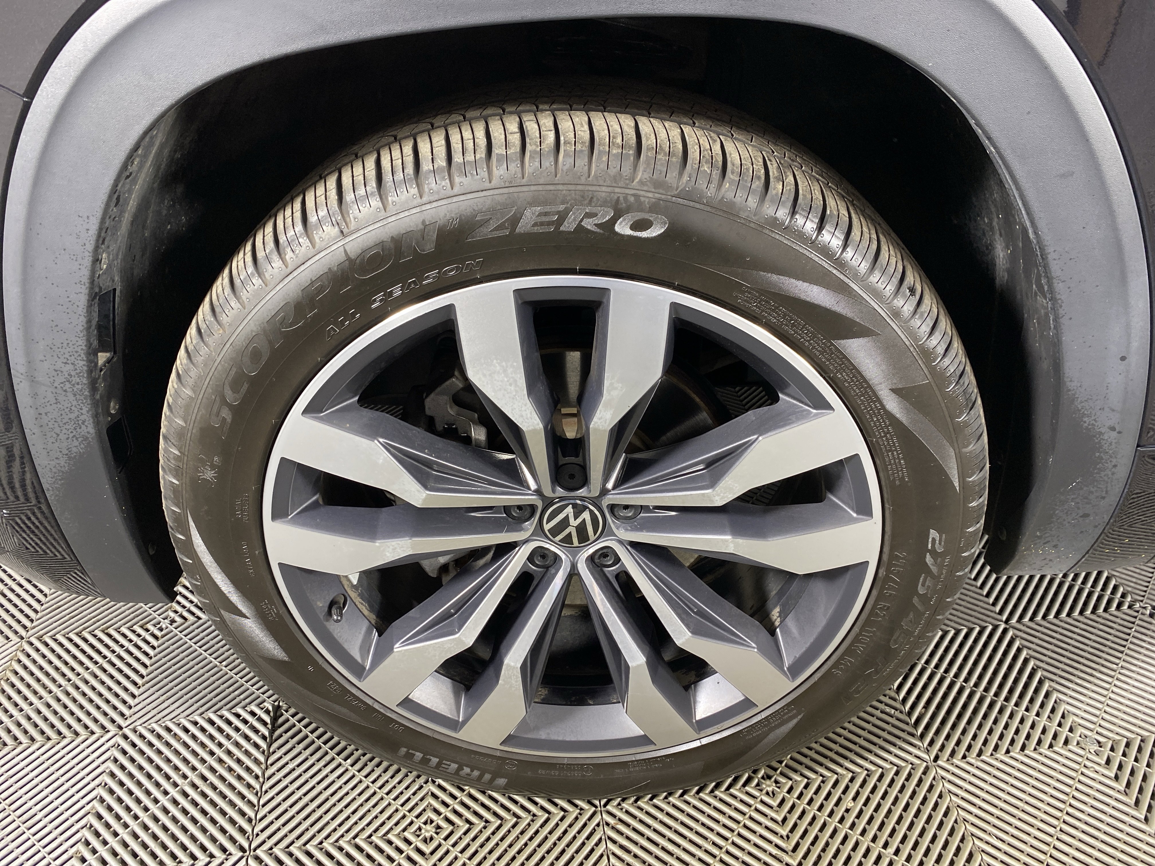 Used 2021 Volkswagen Atlas SEL R-Line image 14