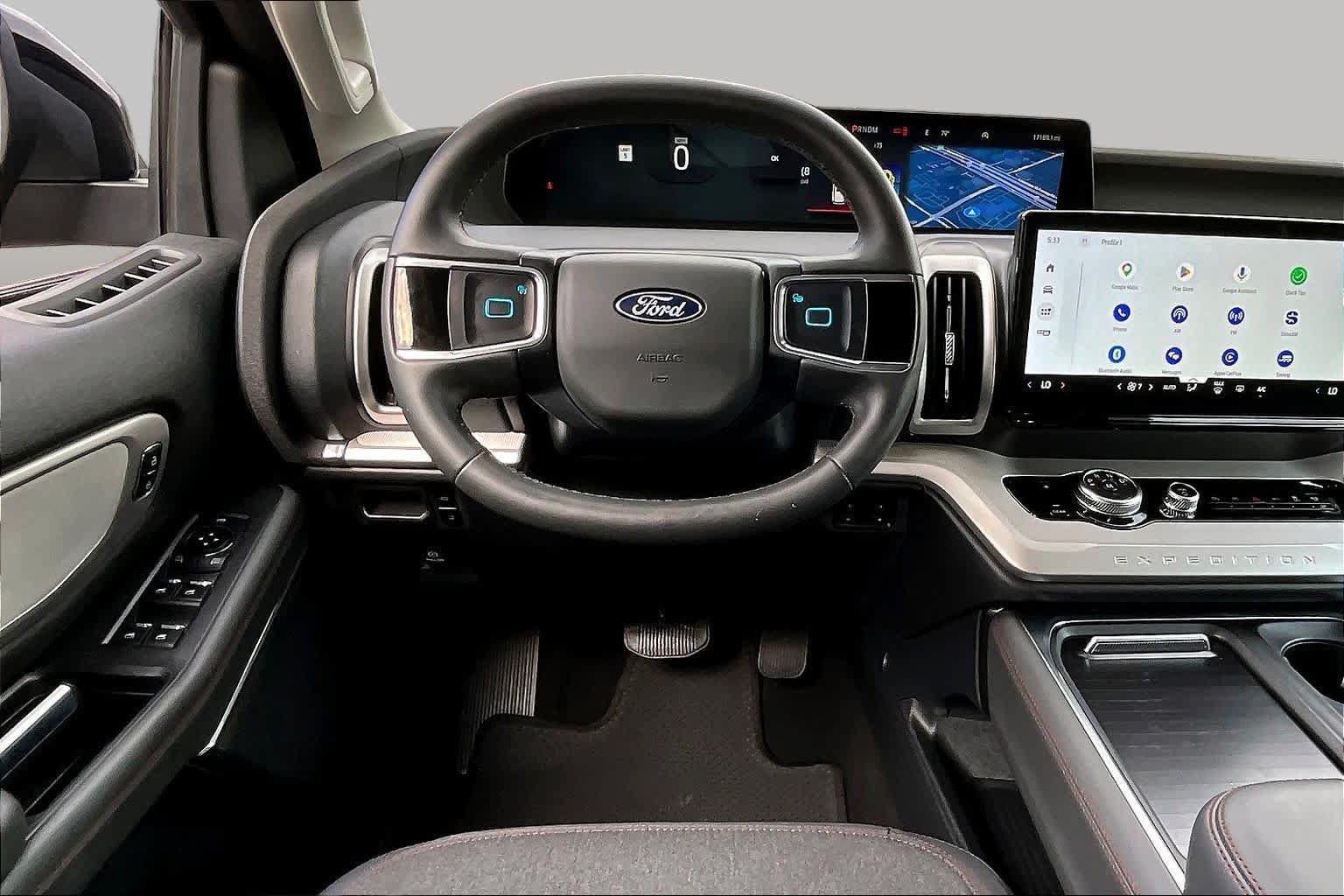Used 2025 Ford Expedition Active RWD image 6