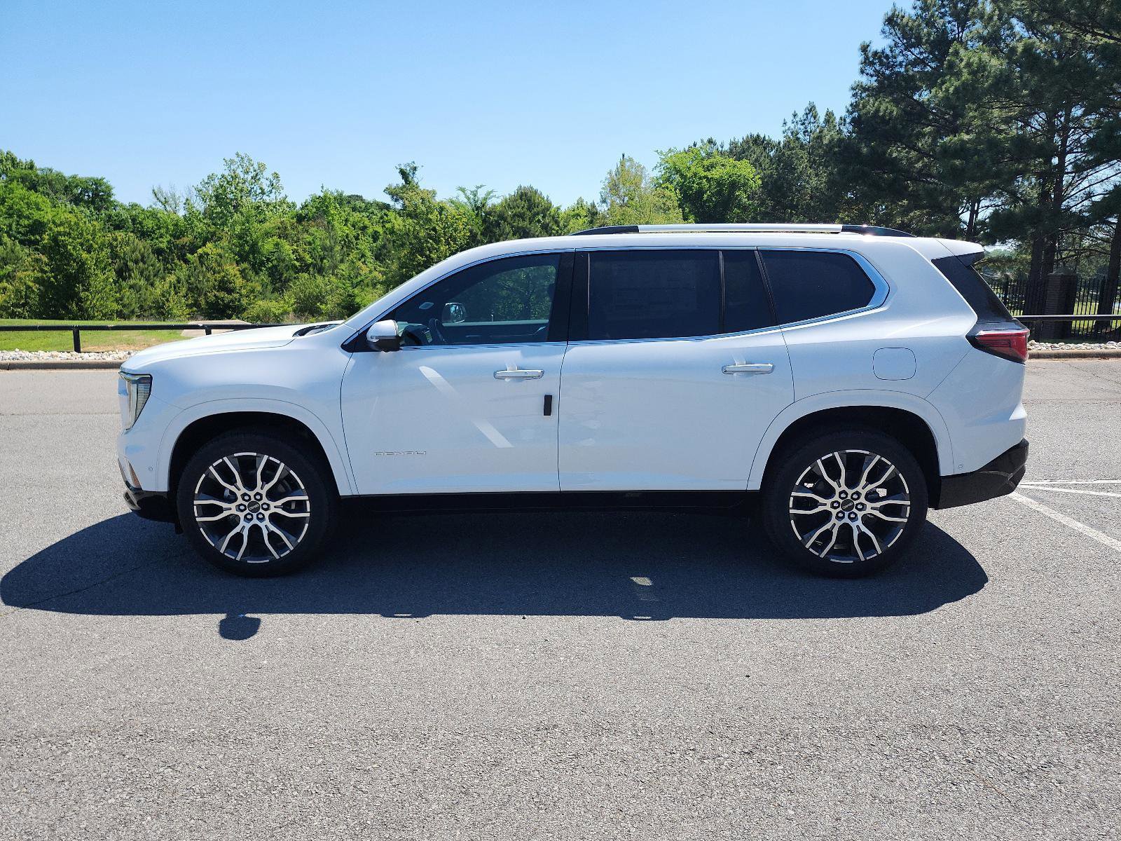 New 2026 GMC Acadia Denali Ultimate FWD image 2