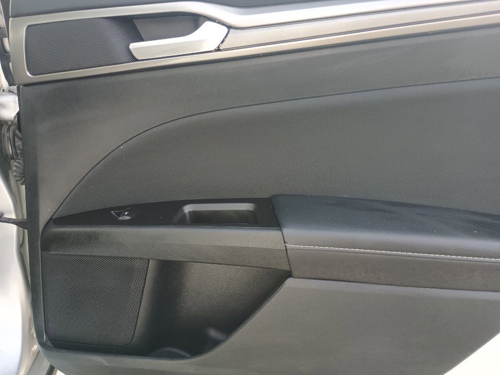 Used 2017 Ford Fusion SE image 25