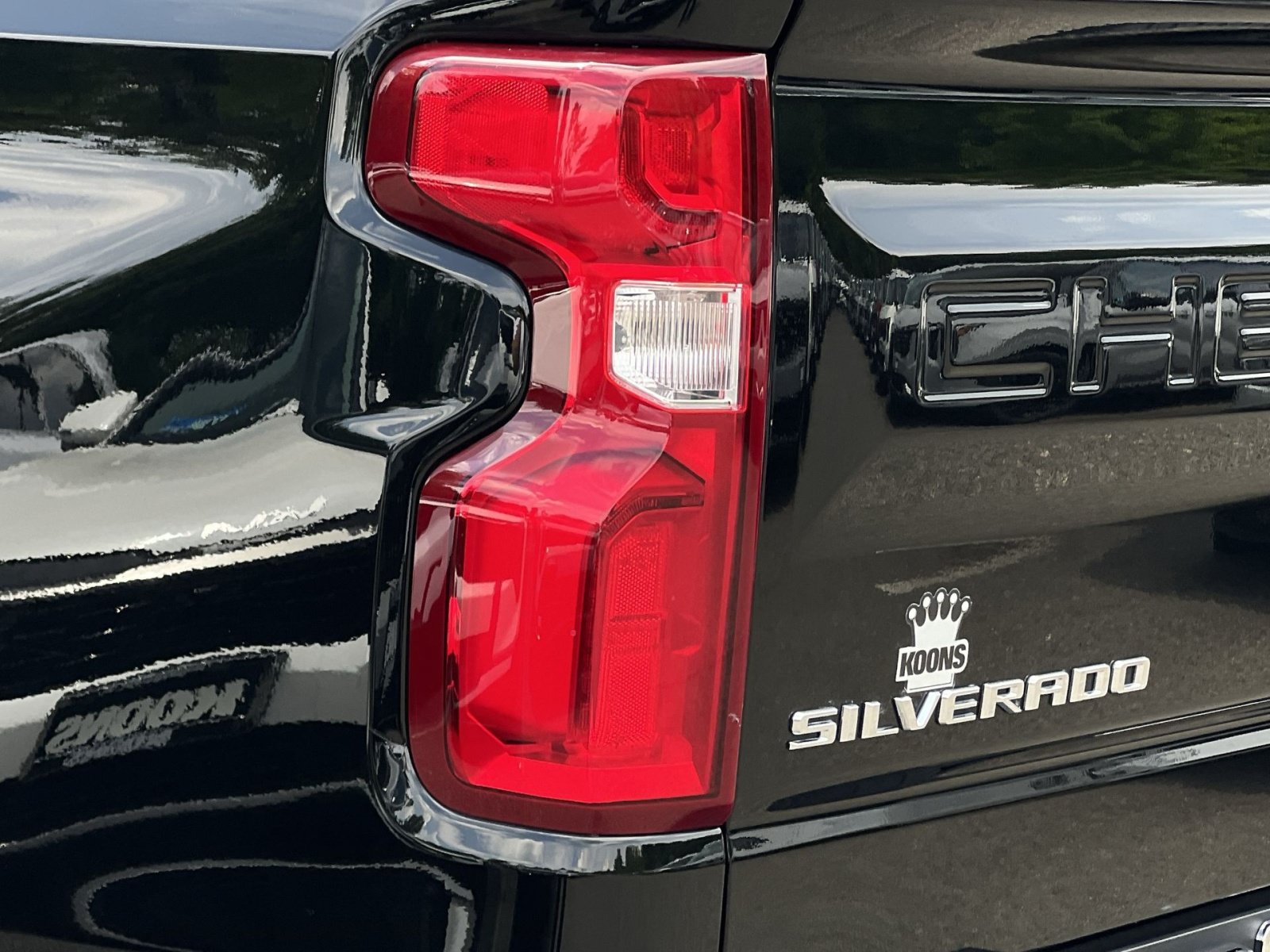 Used 2023 Chevrolet Silverado 1500 ZR2 w/ Technology Package AWD/4WD image 14