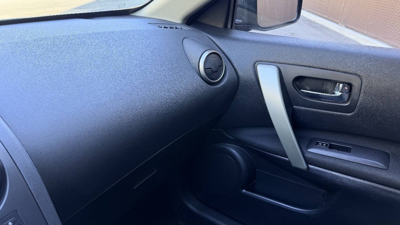 Used 2012 Nissan Rogue SV w/ Premium Pkg AWD/4WD image 18