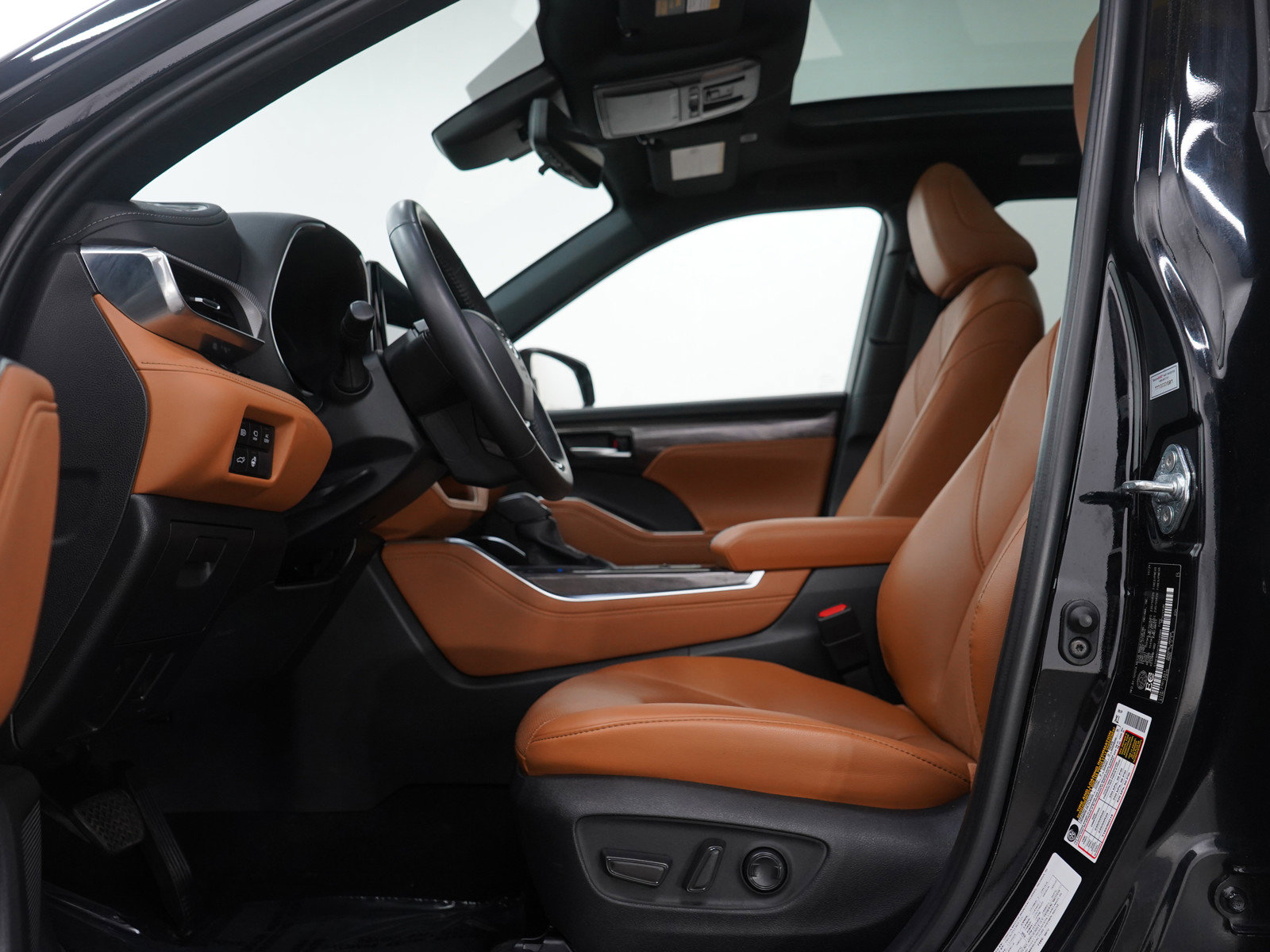 Used 2025 Toyota Highlander Platinum image 24