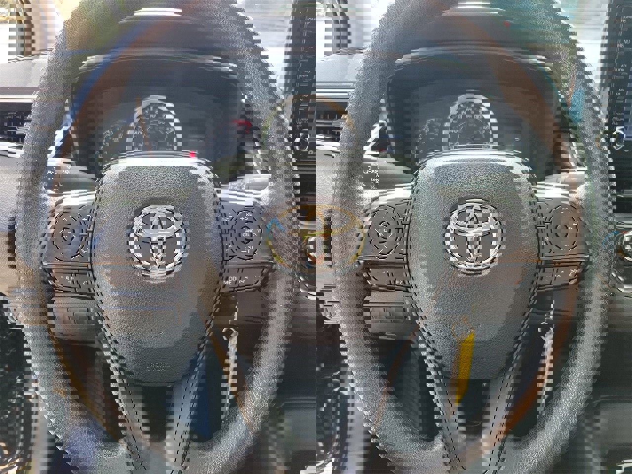 Used 2022 Toyota Corolla LE image 18