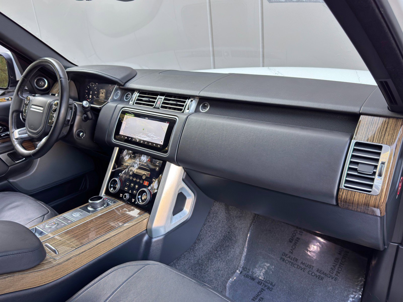 Used 2018 Land Rover Range Rover HSE image 14