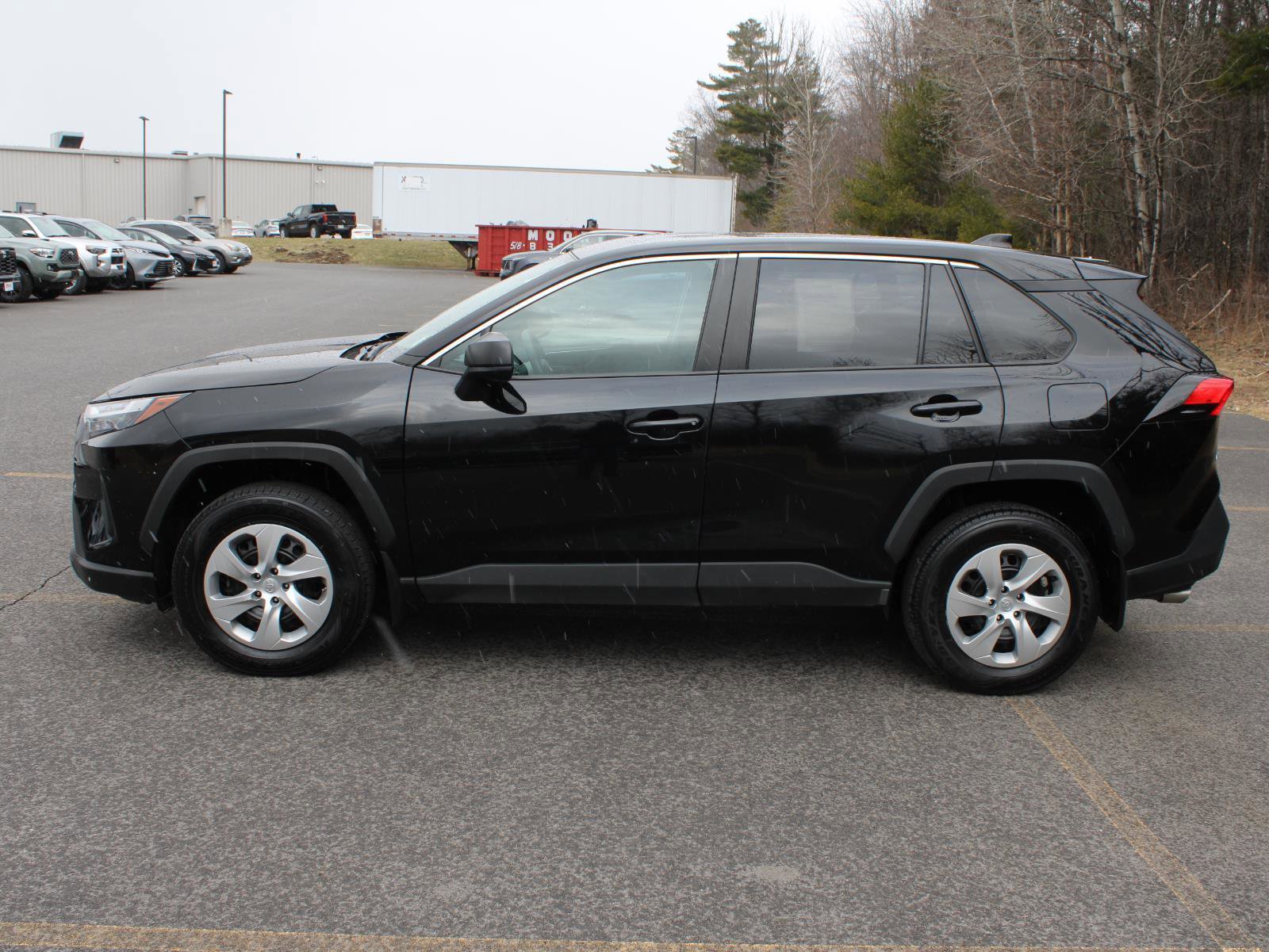 Used 2023 Toyota RAV4 LE image 5