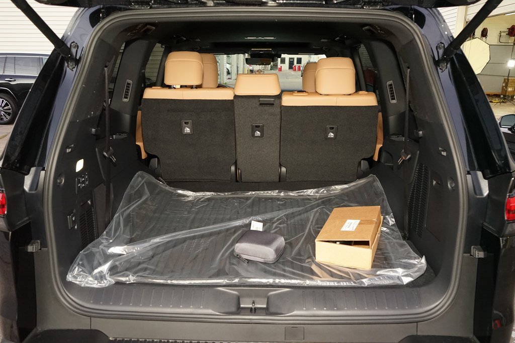 Used 2025 Lexus LX 600 4WD w/ Luxury Package image 36