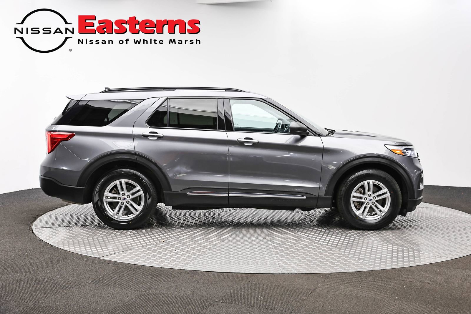 Used 2023 Ford Explorer XLT w/ Equipment Group 202A image 4