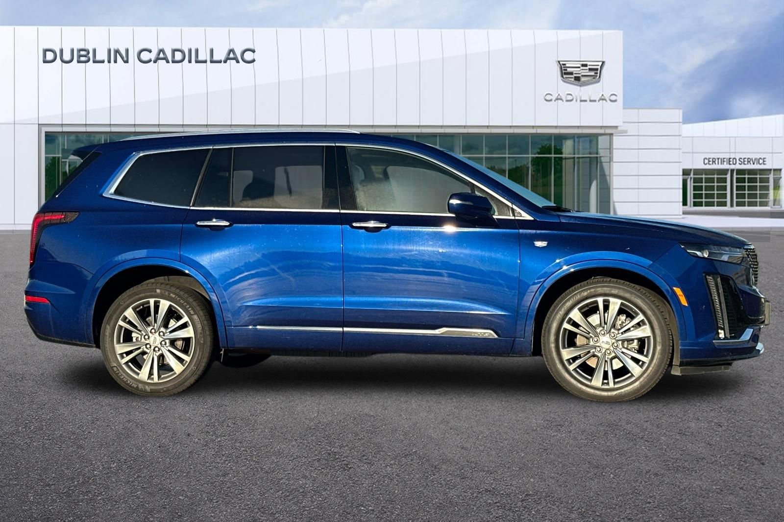 Certified 2025 Cadillac XT6 Premium Luxury image 3