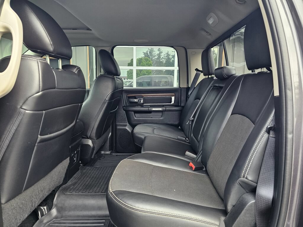 Used 2017 RAM 1500 Laramie w/ Convenience Group AWD/4WD image 17