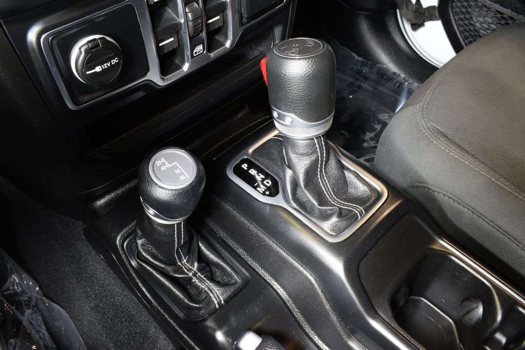 Used 2020 Jeep Wrangler Unlimited Sahara w/ Uconnect 4C Nav & Sound Group AWD/4WD image 25