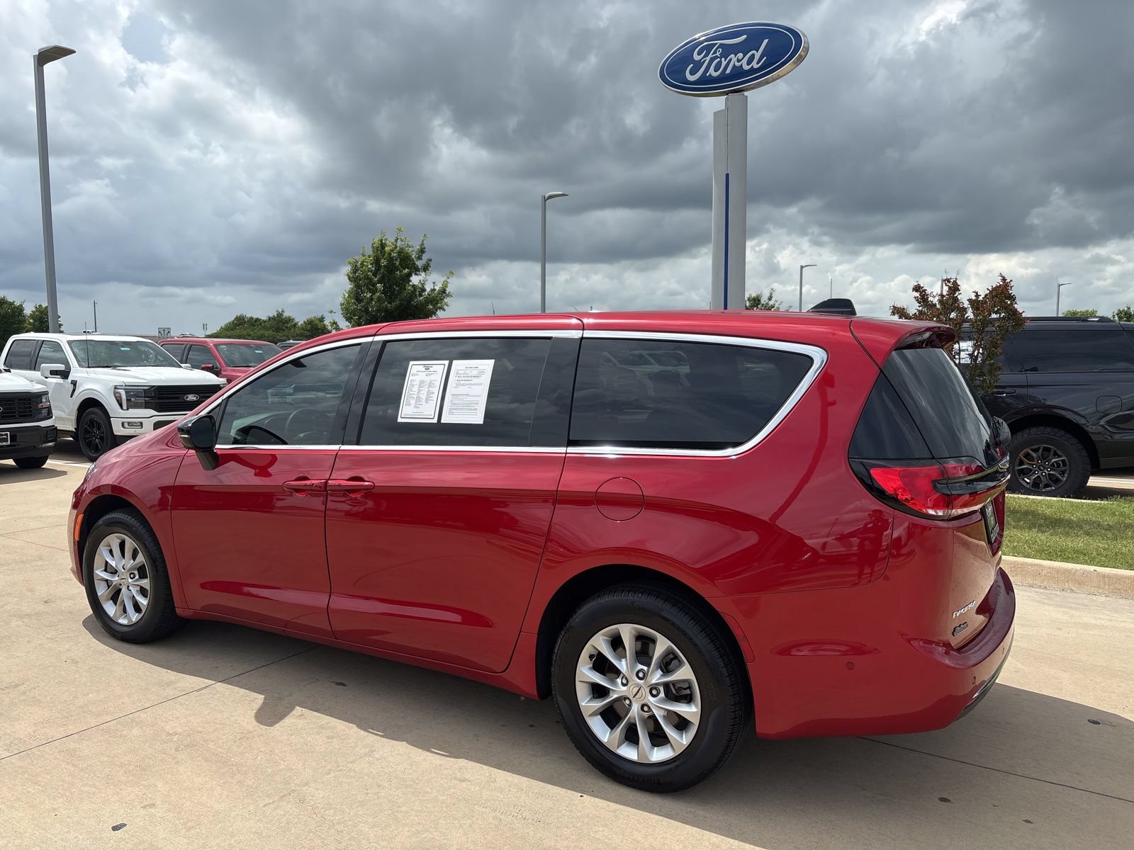Used 2025 Chrysler Pacifica Select AWD/4WD video 3