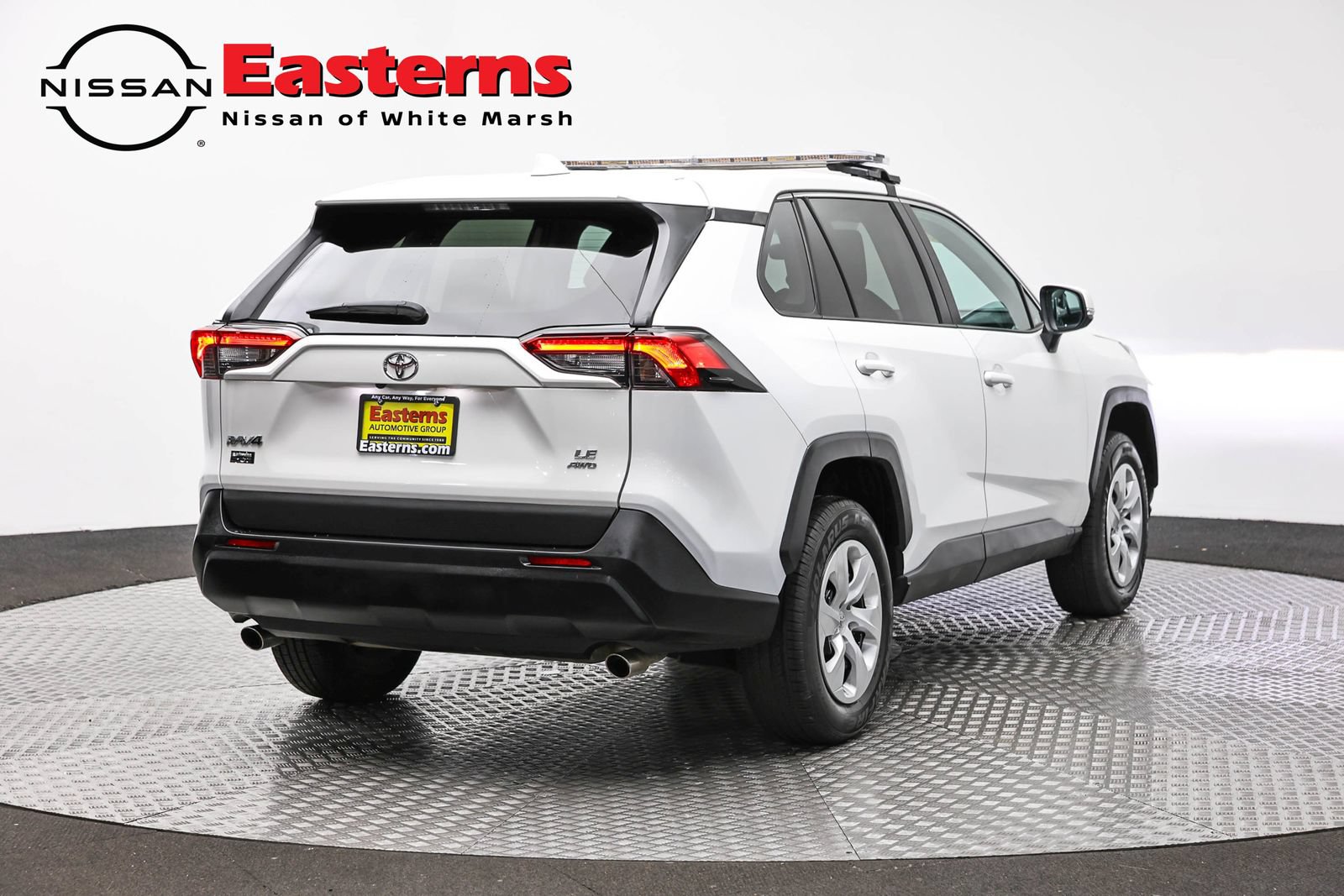Used 2023 Toyota RAV4 LE AWD/4WD image 5