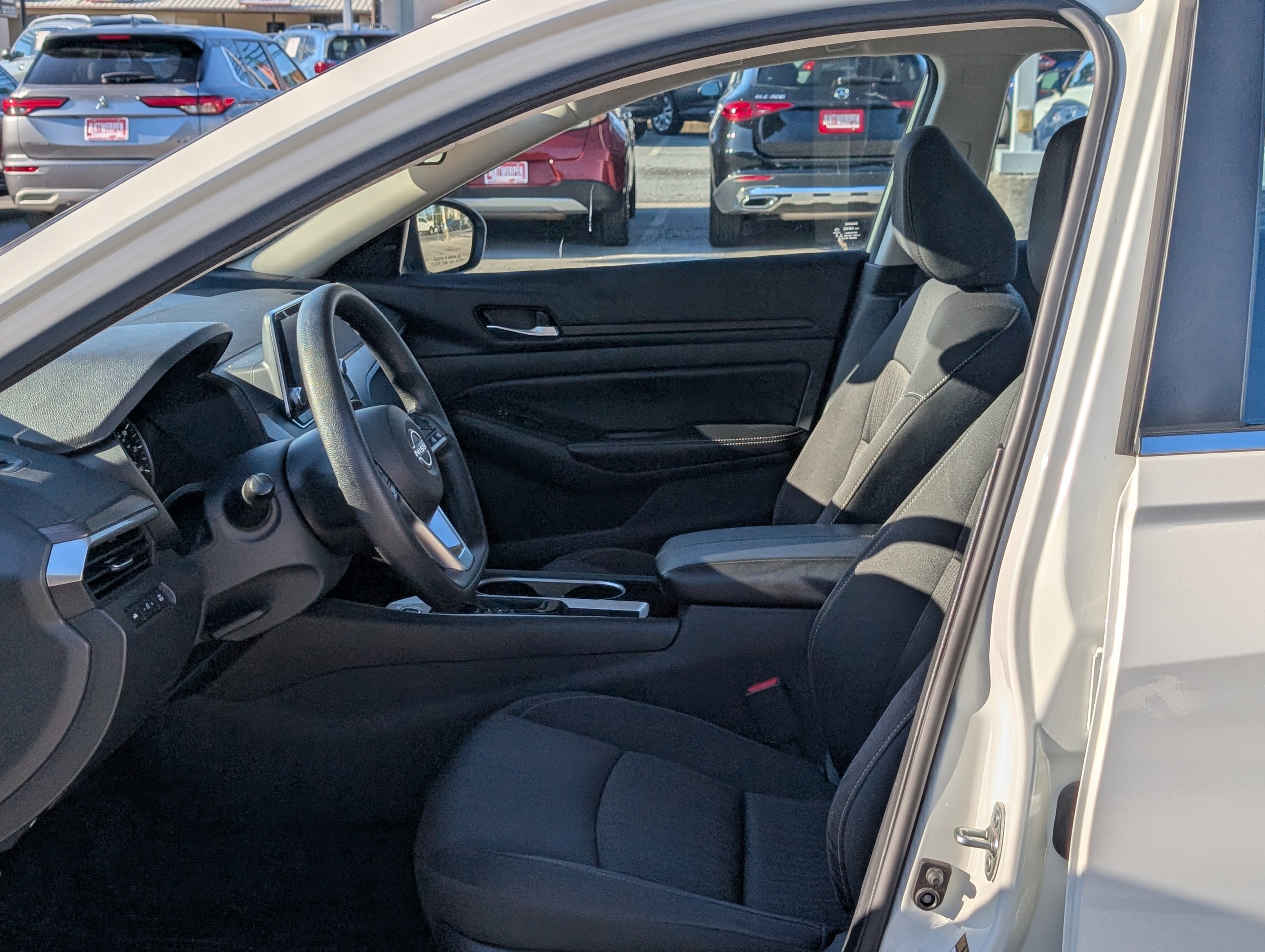 Used 2024 Nissan Altima 2.5 SV image 15