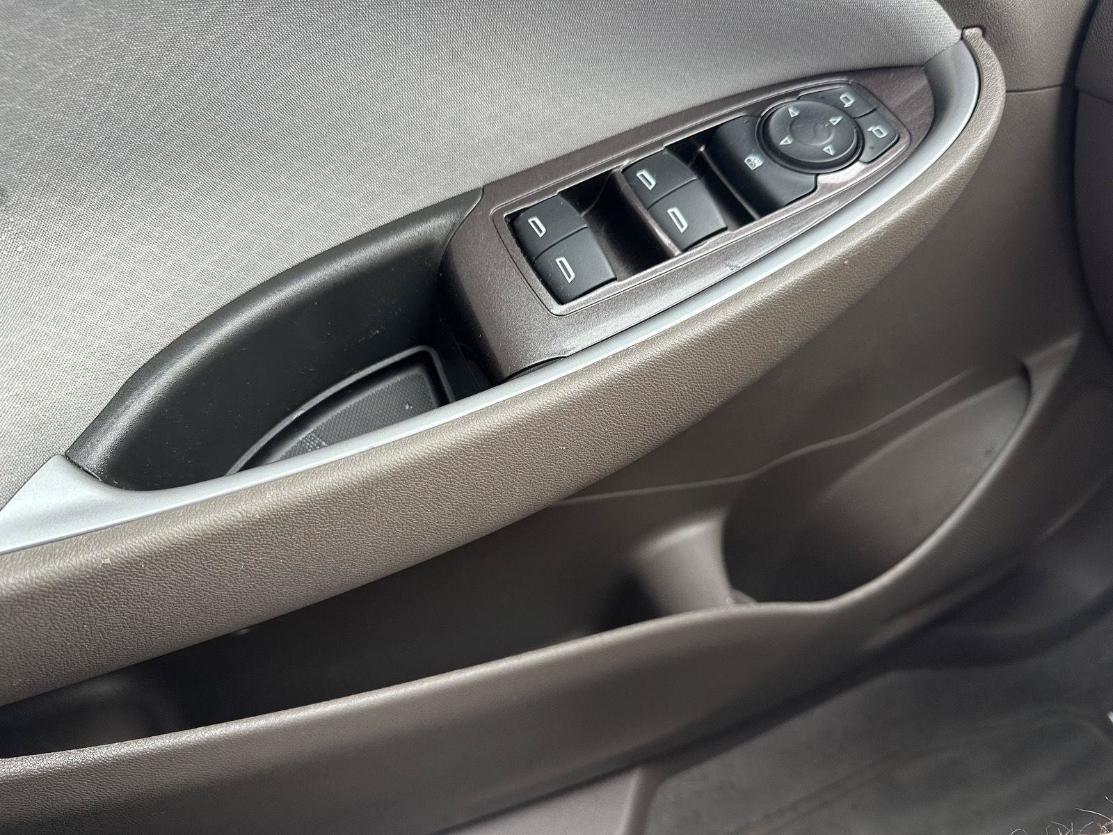 Used 2024 Chevrolet Malibu LS FWD image 32