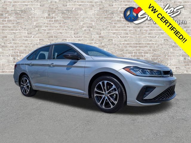 Used 2025 Volkswagen Jetta Sport FWD image 2