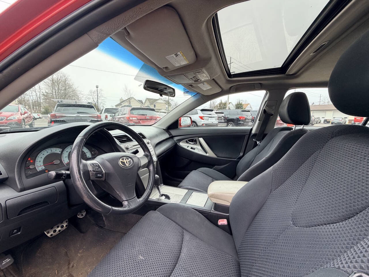 Used 2010 Toyota Camry SE FWD image 11