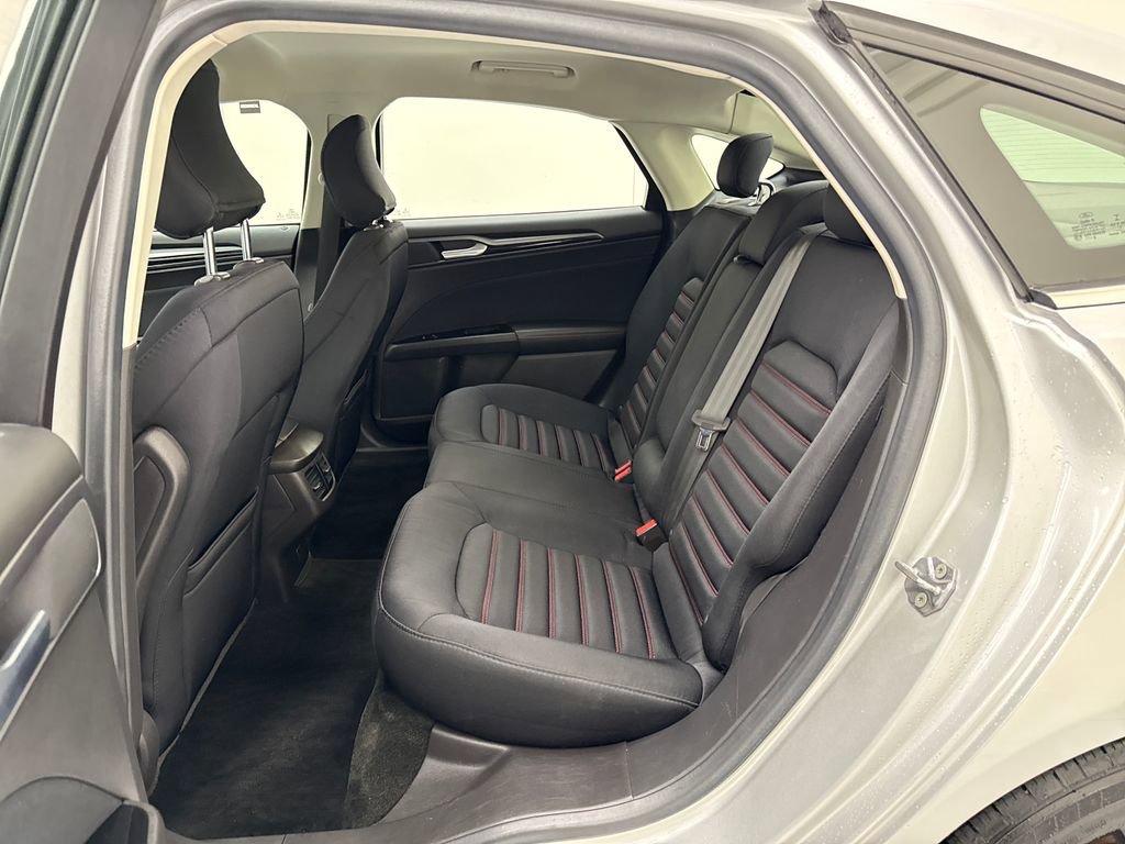Used 2016 Ford Fusion SE FWD image 22