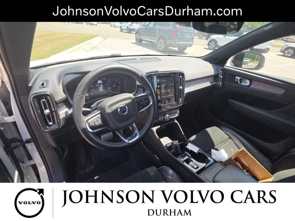 Used 2021 Volvo XC40 T4 R-Design w/ Advanced Package FWD image 11