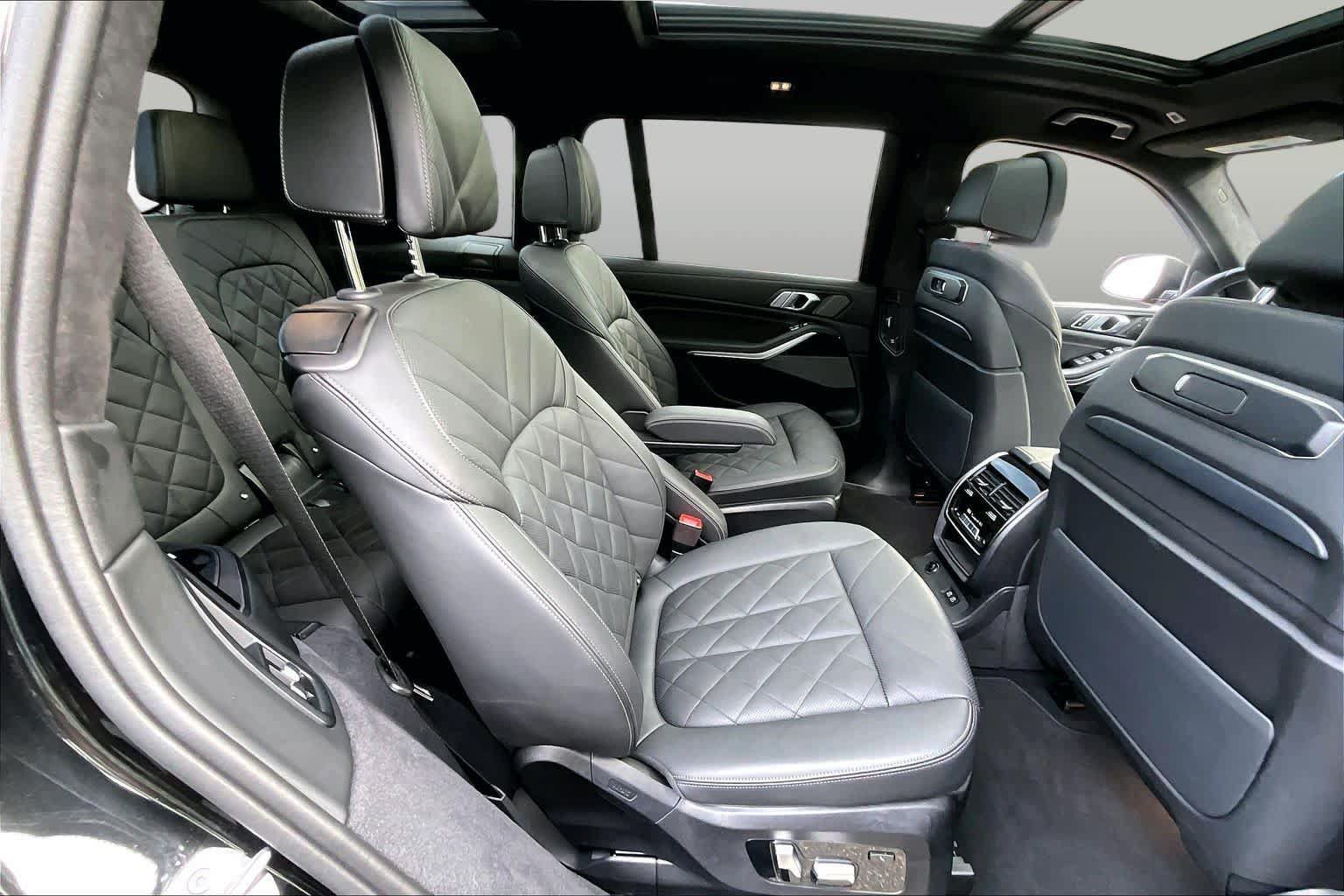 Used 2025 BMW X7 xDrive40i w/ M Sport Package AWD/4WD image 19